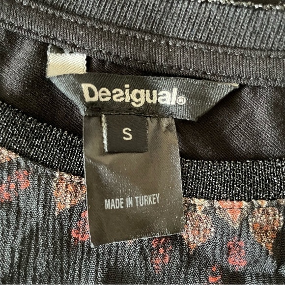 DESIGUAL boho Hindu abstract floral rhinestone front short sleeve top size small - Picture 9 of 11